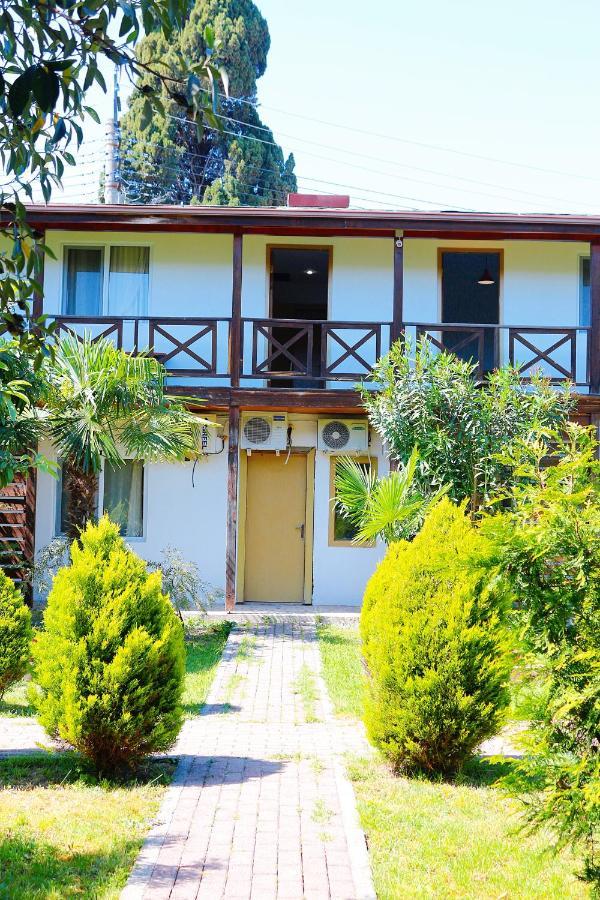 Guest House Alashara Піцунда Екстер'єр фото